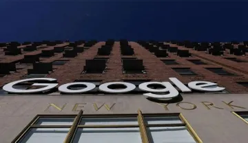 Ilustrasi - Logo Google di kantor yang terletak di New York City, Amerika Serikat. 