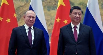 Presiden Rusia Vladimir Putin menghadiri pertemuan dengan Presiden China Xi Jinping di Beijing, China 4 Februari 2022.