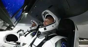 Astronot Nasa Akan Kembali Ke Bumi Menggunakan Kapsul Crew Dragon Spacex Pada 2 Agustus 2020 Pikiran Rakyat Com