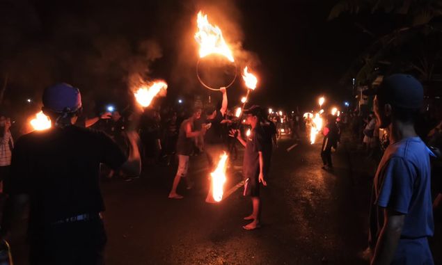 Mengangkat Kearifan Lokal, Abid Seni Permainan Api Khas Dusun Brangkal