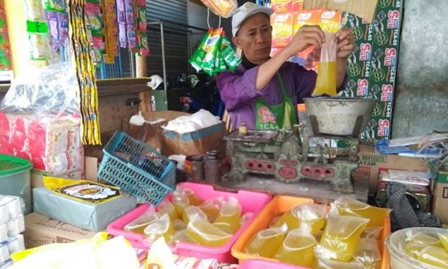 Masalah Belum Selesai, Minyak Goreng Eceran di Pasar Tradisional Tasikmalaya Melimpah, Tapi Masih di Atas HET