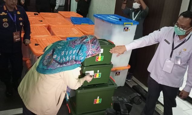 MIRIS, Parpol 'Gaptek' Bawa Dokumen Kertas ke KPU RI di Hari Terakhir Pendaftaran Peserta Pemilu 2024
