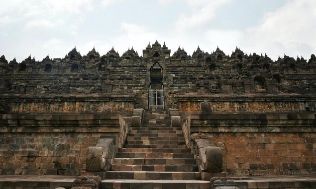 Benarkah Candi Borobudur Dan Piramida Di Bangun Oleh Alien? Ini Faktanya!