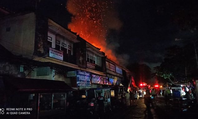 Pasar Mengwi Terbakar, Puluhan Kios Hangus