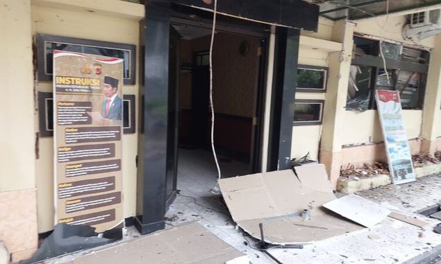 Terjadi Ledakan Diduga Bom Bunuh Diri di Polsek Astanaanyar Bandung   