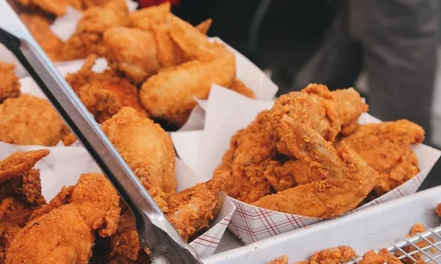 Sejarah Fried Chicken, Bagaimana Tren Ayam Goreng Krispi Masuk Indonesia?