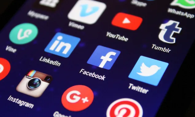 8 Fakta Kepribadian Pengguna Media Sosial yang Sering Update Status Menurut Psikologi