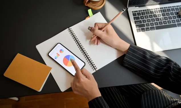 Benarkah AI ancaman bagi banyak profesi? Copywriter asal Bulukumba ungkap pengalaman dibantu AI
