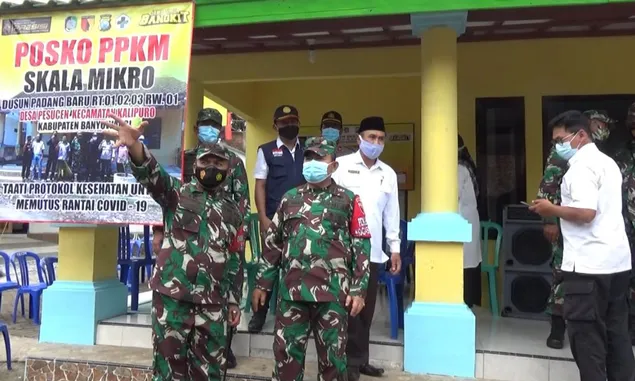 Irdam V Brawijaya Brigjen TNI Arie Subekti Pantau Pelaksanaan PPKM Skala Mikro di Banyuwangi
