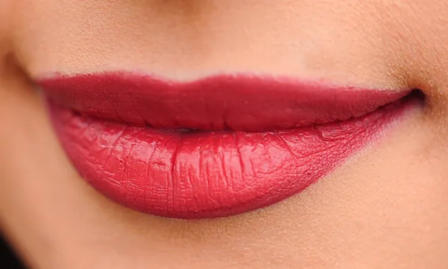 Ingin Tampil Awet Muda? Lakukan 4 Cara Ini untuk Menghilangkan Kerutan di Bibir Anda