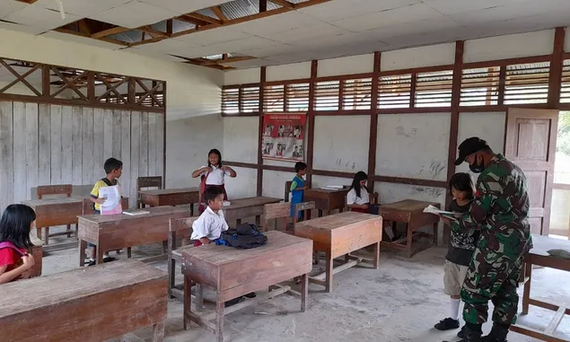 Keterbatasan Tenaga Guru di Perbatasan, Personel Satgas Yonif 407/PK jadi Tenaga Pendidik di Sekolah Dasar