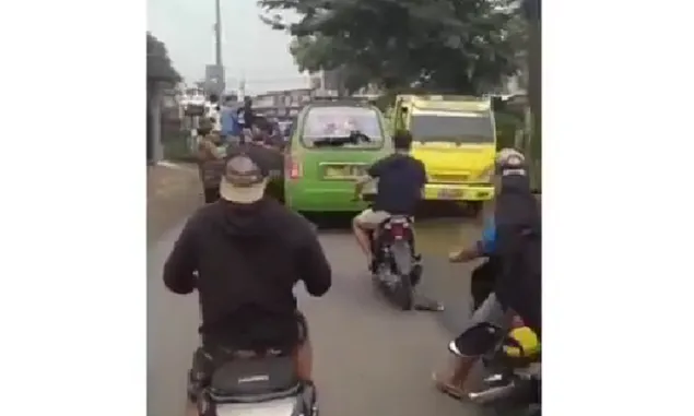 Ditabrak Angkot yang Videonya Sempat Viral, Seorang PNS Asal Kota Bandung Meninggal di Lokasi Kejadian