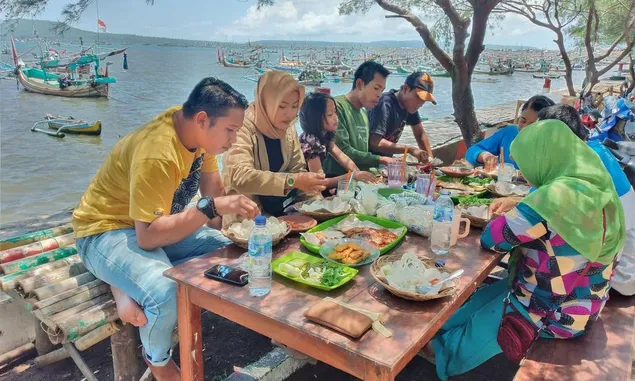 Pantai Satelit Muncar, Destinasi Keindahan Pantai dan Kuliner Berbagai Olahan Ikan