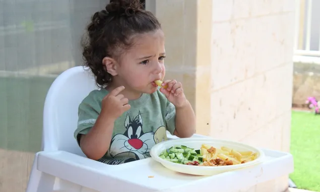 Supaya Anak Makin Lahap Saat Makan, Parents bisa Terapkan Posisi Duduk Seperti Ini