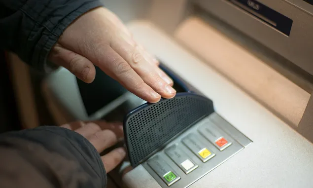 Wajib Waspada! Berikut Ciri-ciri Mesin ATM Potensi Skimming yang Siap Kuras Isi Rekening Anda