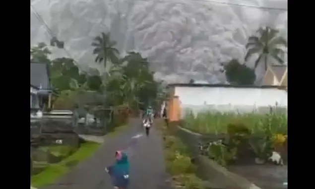 SEMERU ERUPSI! Kondisi Terkini Gunung Semeru yang Diperkirakan Mengalami Erupsi Jam 15:00 WIB