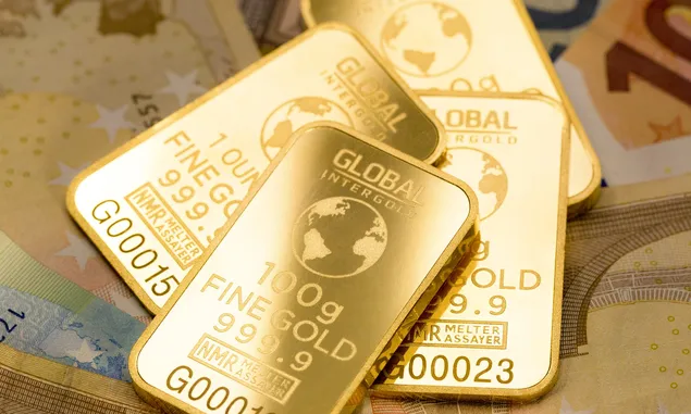 Dolar dan Imbal Hasil Obligasi AS Stabil Membuat Harga Emas di Asia Datar