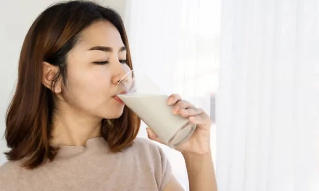 Apakah Boleh Minum Vitamin Bersamaan dengan Minum Susu?