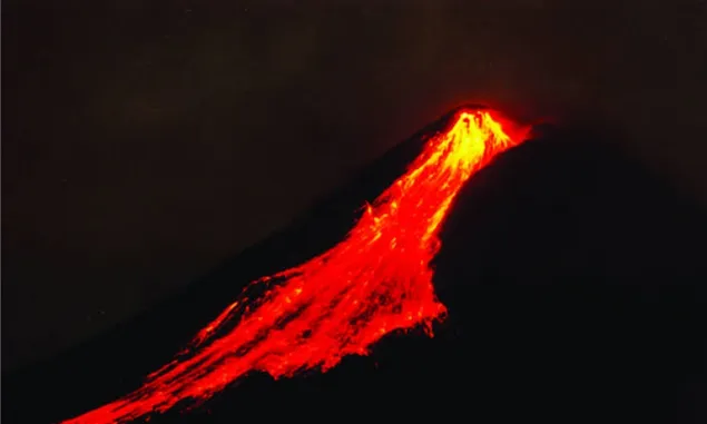 Gunung Merapi Keluarkan Guguran Lava Pijar 8 Kali Sejauh 1,8 KM