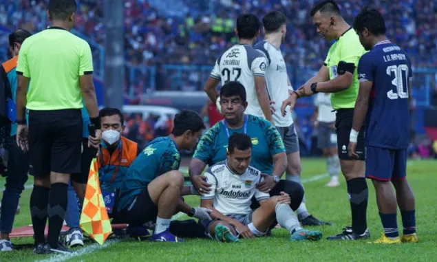 Kabar Persib Bandung: Alami Cedera Patah Tulang Selangka Kanan, Berapa Lama Erwin Ramdani Absen?