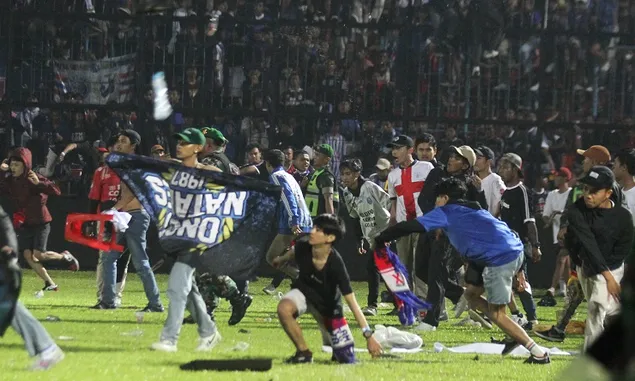 Ulah Barbar Suporter Arema FC Telan Korban 127 Orang Meninggal, 180 Luka dan Puluhan Mobil Dibakar 