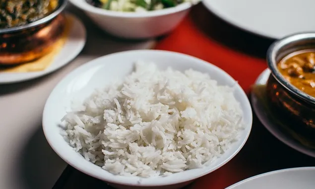 Benarkah makan nasi di waktu sahur penyebab mengantuk saat puasa?