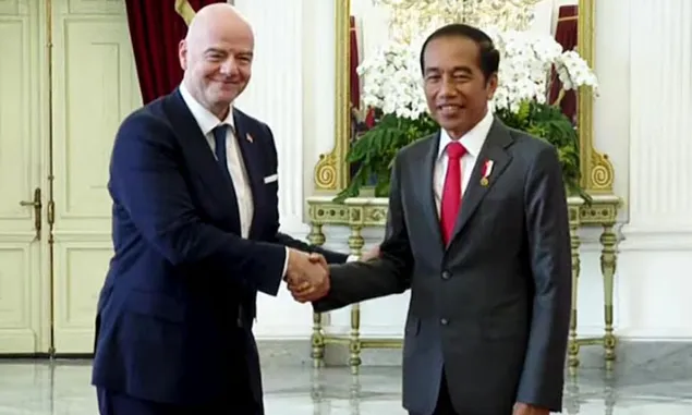 Presiden Jokowi Sambut Presiden FIFA Gianni Invantino di Istana Merdeka