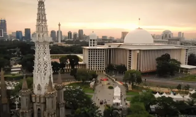 Selain Istiqlal, 2 Masjid di Indonesia Ini Dibangun Berdampingan dengan Gereja Jadi Simbol Toleransi Beragama