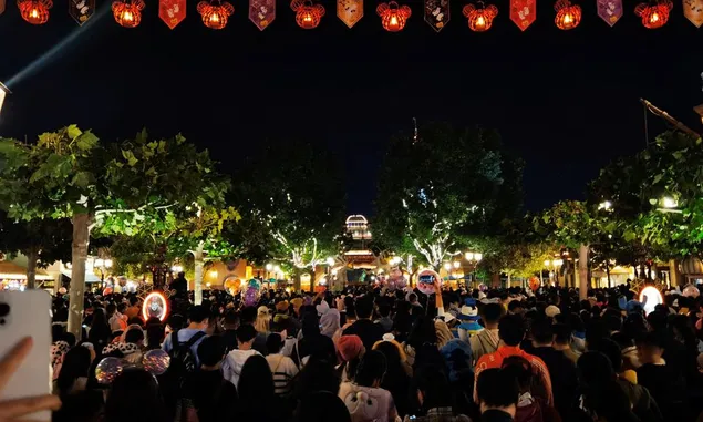 Disney Resort Shanghai Lockdown Karena COVID, Ribuan Pengunjung Terjebak