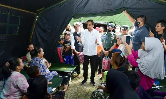 Jokowi Janjikan Bantuan Perbaikan Rumah Korban Gempa Cianjur