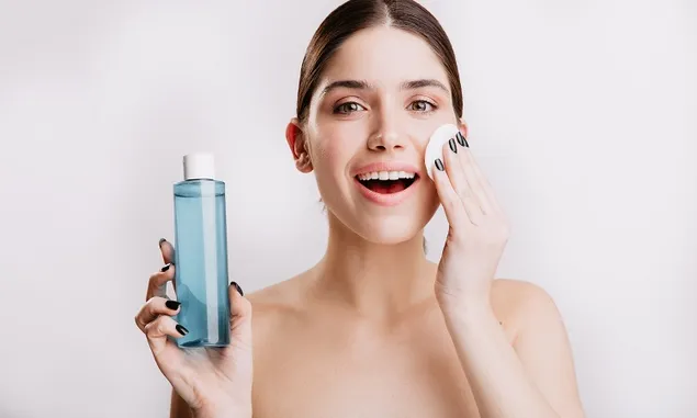 Lagi Viral di Tiktok, Micellar Water Dulu atau Fash Wash Dulu? Simak Jawabannya Di Sini