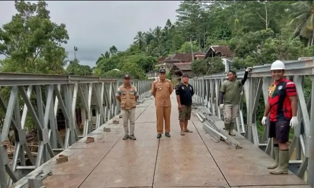 Pembangunan Jembatan Cimandur Lebak yang Putus Diterjang Banjir Hampir Rampung