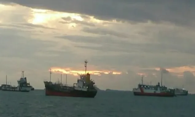 Tikungan Sangkanila Pantai Merak Banten, Tempat Menikmati Pesona Sunset, Lalu Lalang Kapal dan Deburan Ombak