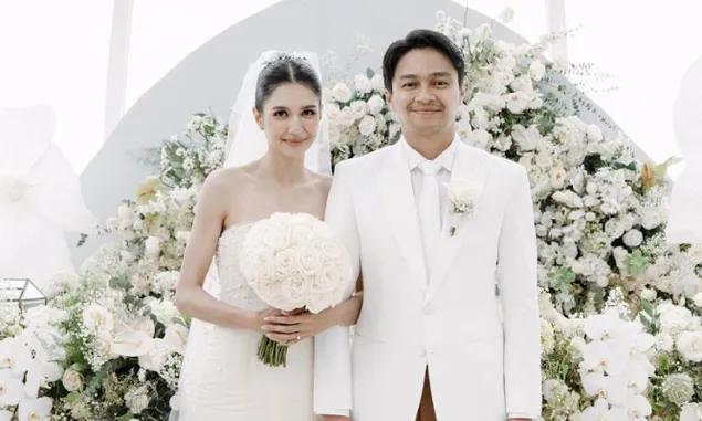 Mika Tambayong dan Deva Mahenra Menikah di Bali, Busana Pengantin Mendiang Sang Ibu Jadi Saksi Momen Istimewa
