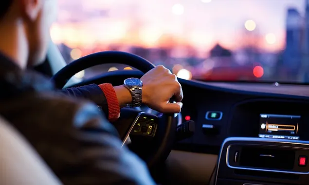 Peneliti Ungkap Perilaku Pengemudi Mobil Mewah di Jalan Raya
