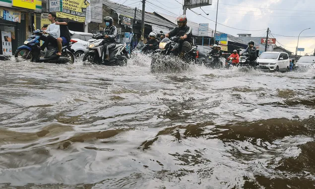 5 Ruas Jalan DKI Jakarta Banjir Akibat Hujan dari Pagi