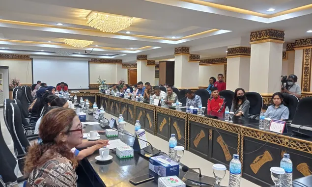 Status dan Hak Gaji Belum Dibayar Pemprov Papua, Para Guru P3K Temui DPRP