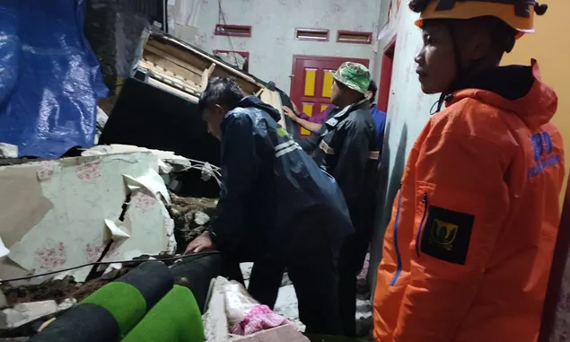 Satu Keluarga di Cicurug Sukabumi Tertimbun TPT Longsor saat Hujan Lebat