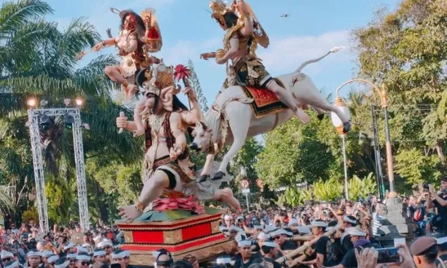 Arak Ogoh-ogoh Tradisi Menjelang Hari Raya Nyepi Sebagai Simbol Pemusnahan Hal Buruk