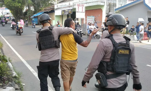 Mabuk dan Membawa Senjata Tajam, Seorang Pemuda di Garut Diamankan Polisi