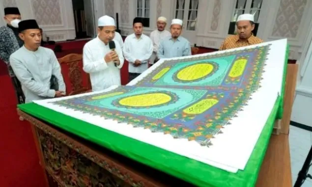 Selama Ramadhan, Hafiz dan Hafizah di Probolinggo Membaca Al-Qur'an Raksasa