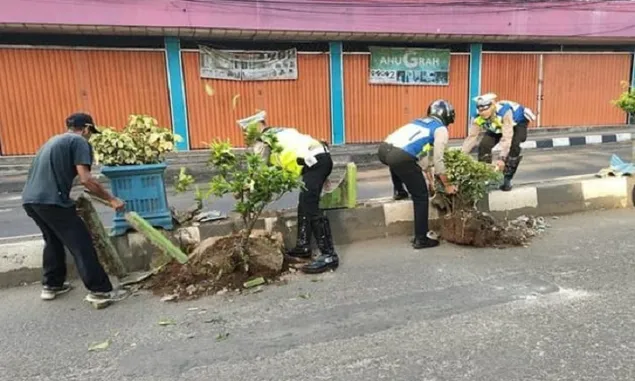 Taman Marka Jalan Ahmad Yani Pandeglang Tak Terawat