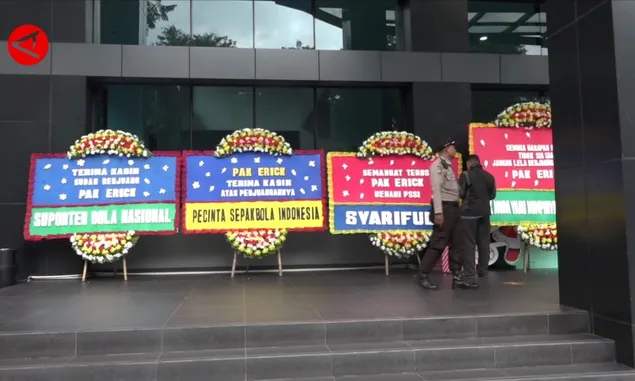 Pasca Indonesia Dicoret FIFA Sebagai Tuan Rumah Piala Dunia U20, Karangan Bunga Tampak Menghiasi Kantor PSSI