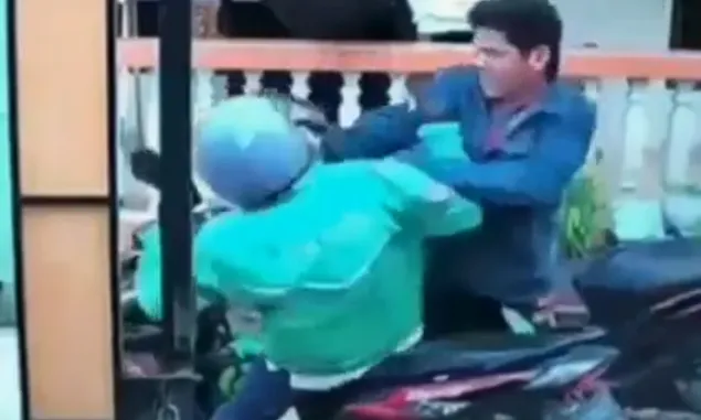 Viral, Drive Ojol di Palembang Dipukul Sampai Jatuh dari Atas Motor