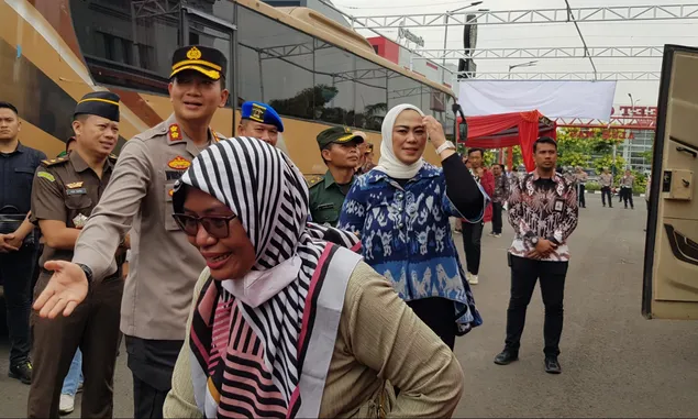 Kapolres Karawang Lepas Sebanyak 500 Orang Mudik Gratis Tujuan Cirebon dan Semarang