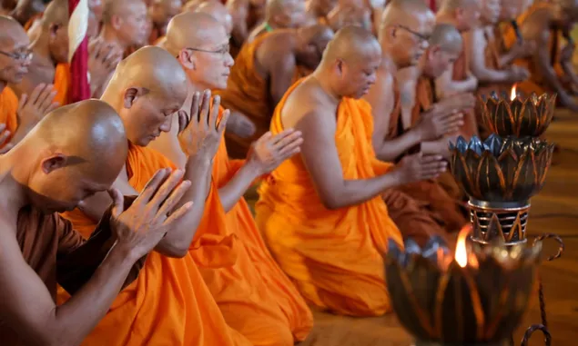 Rayakan Puncak Hari Tri Suci Waisak, Ribuan Umat Buddha Padati Pelataran Candi Borobudur, Begini Suasananya