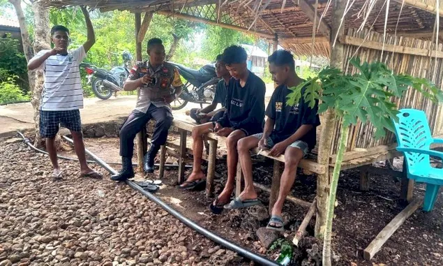 Bhabinkamtibmas Wulublolong Imbau Pemuda Desa Hindari TPPO