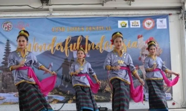Promosi Potensi Pariwisata Indonesia di Lotus Festival, Tari dan Ragam Busana Khas Sultra Ditampilkan