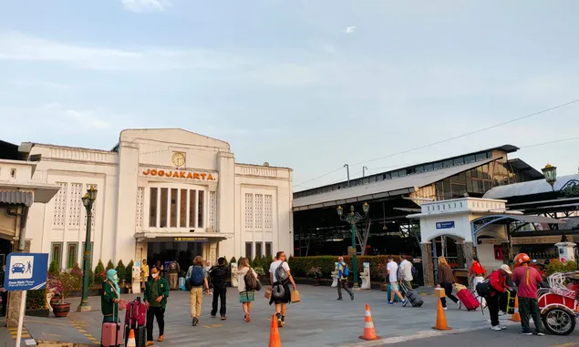 Namanya Melegenda - Dekat Tempat Pariwisata, Stasiun Yogyakarta Jadi Favorit Turis Asing, Ini Kelebihannya