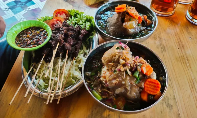 Nikmati Kuliner Khas Sunda RM Hj Yulia dengan Pemandangan Alam Desa di Daerah Bandung Timur